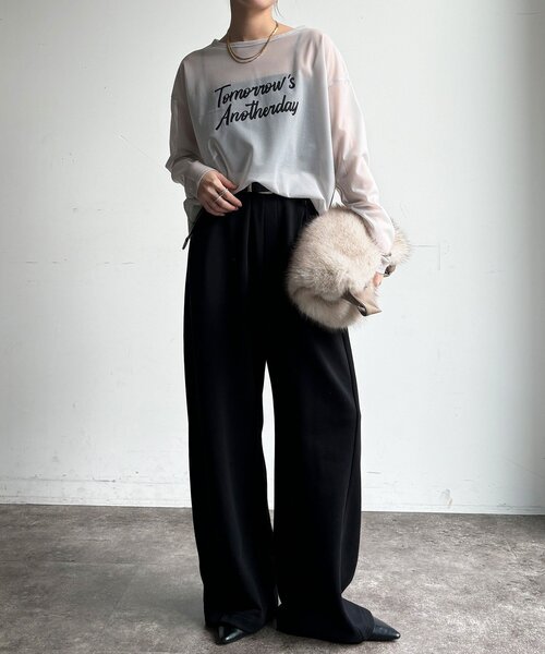 DouDou(ドゥドゥ)の「【WEB限定】シアーロゴTEE(Tシャツ/カットソー・レディース・グレイッシュベージュ/オフホワイト・FREE)」の3枚目の写真