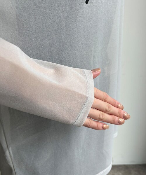 DouDou(ドゥドゥ)の「【WEB限定】シアーロゴTEE(Tシャツ/カットソー・レディース・グレイッシュベージュ/オフホワイト・FREE)」の15枚目の写真