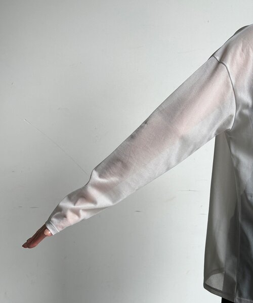 DouDou(ドゥドゥ)の「【WEB限定】シアーロゴTEE(Tシャツ/カットソー・レディース・グレイッシュベージュ/オフホワイト・FREE)」の16枚目の写真
