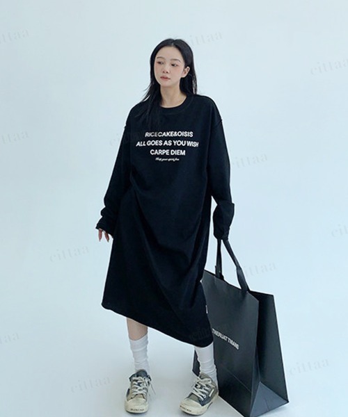 Dalfwin(ダールフィン)の「OISISバックプリントアウトステッチロング丈スウェットワンピース(ワンピース・レディース・ブラック/グレー・FREE)」の4枚目の写真