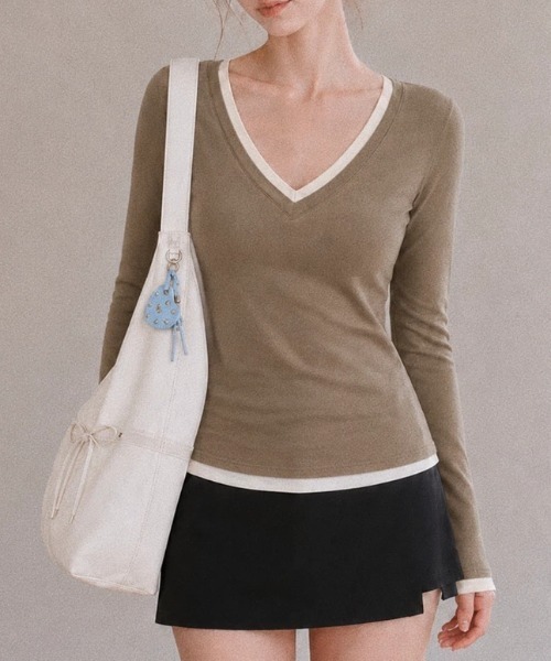 AMAJI（アマジ）の「Vネック 配色切替 モダール長袖Tシャツ（Tシャツ/カットソー・レディース・ブラウン/ライトグレー/ブラック・SMALL/MEDIUM/LARGE/X-LARGE）」の3枚目の写真