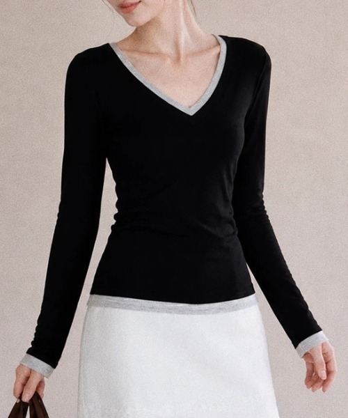 AMAJI（アマジ）の「Vネック 配色切替 モダール長袖Tシャツ（Tシャツ/カットソー・レディース・ブラウン/ライトグレー/ブラック・SMALL/MEDIUM/LARGE/X-LARGE）」の2枚目の写真