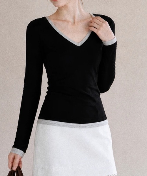 AMAJI（アマジ）の「Vネック 配色切替 モダール長袖Tシャツ（Tシャツ/カットソー・レディース・ブラウン/ライトグレー/ブラック・SMALL/MEDIUM/LARGE/X-LARGE）」の5枚目の写真