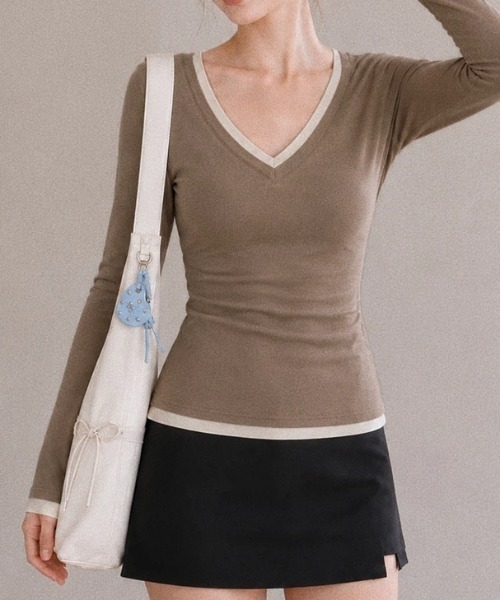 AMAJI（アマジ）の「Vネック 配色切替 モダール長袖Tシャツ（Tシャツ/カットソー・レディース・ブラウン/ライトグレー/ブラック・SMALL/MEDIUM/LARGE/X-LARGE）」の6枚目の写真