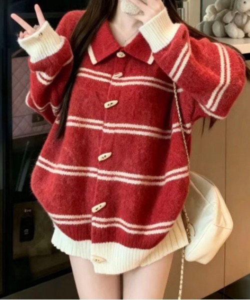 &soiree(アンドソワレ)の「襟付きトグルボタンボーダーオーバーサイズニットカーディガン(カーディガン/ボレロ・レディース・レッド/ブルー/チャコール/オフホワイト/グレー/ネイビー・FREE)」の6枚目の写真