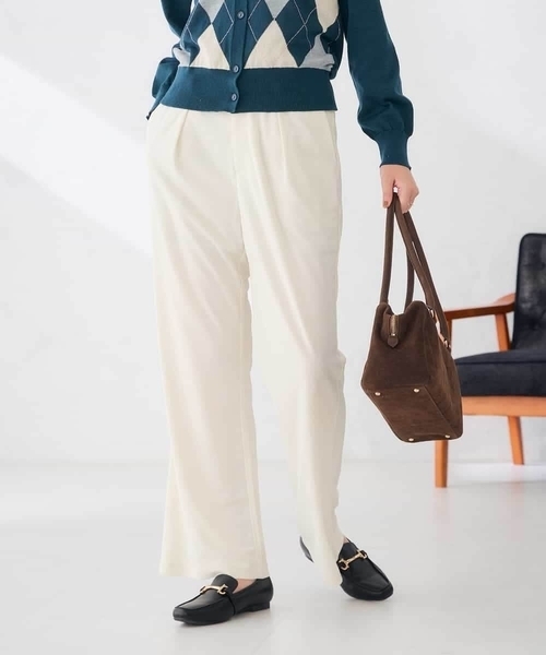 a.v.v(アーヴェヴェ)の「ジャージー セミフレア パンツ(その他パンツ・レディース・ブラック/アイボリー・38/40)」の3枚目の写真