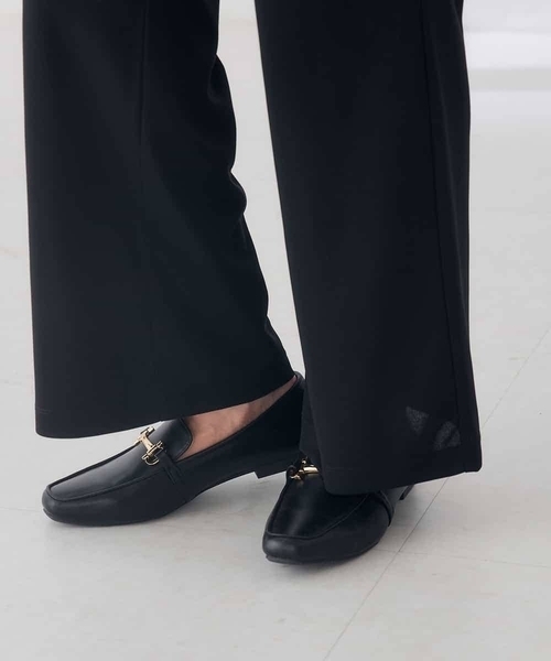 a.v.v(アーヴェヴェ)の「ジャージー セミフレア パンツ(その他パンツ・レディース・ブラック/アイボリー・38/40)」の18枚目の写真