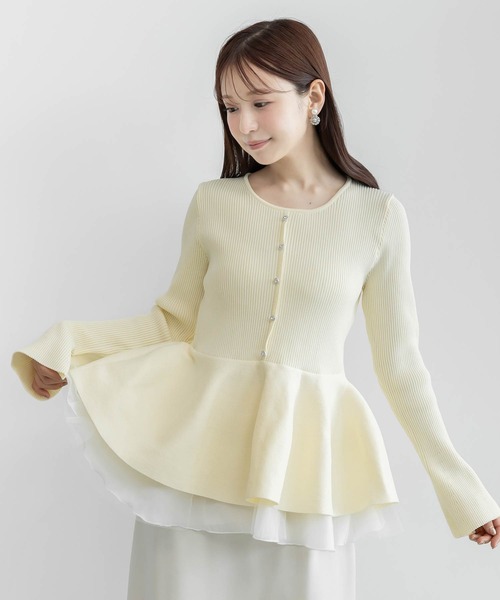 RANDA（ランダ）の「【SUSTAINABLE】シアーチュールドッキングペプラムニット（ニット/セーター・レディース・ピンク/グレー/アイボリー/ライトグレー・FREE）」の2枚目の写真