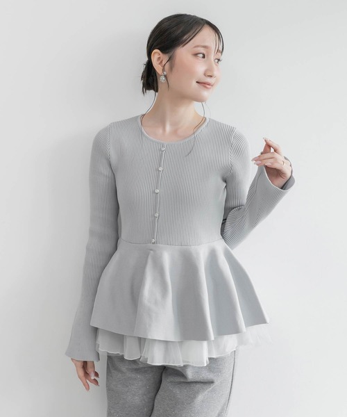 RANDA（ランダ）の「【SUSTAINABLE】シアーチュールドッキングペプラムニット（ニット/セーター・レディース・ピンク/グレー/アイボリー/ライトグレー・FREE）」の3枚目の写真