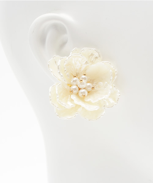 Chico（チコ）の「フラワーピアス（ピアス（両耳用）・レディース・ホワイト・FREE）」の4枚目の写真