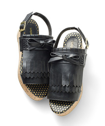 Live in comfort | リブ　イン　コンフォート　甲をすっぽり隠して歩きやすい　パンチングフリンジのウエッジサンダル　　(サンダル)