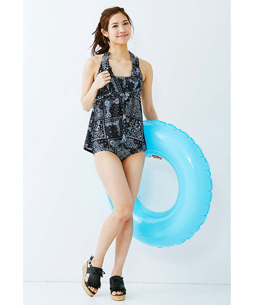 Live in comfort（リブインコンフォート）の「リブ　イン　コンフォート　甲をすっぽり隠して歩きやすい　パンチングフリンジのウエッジサンダル　　（サンダル・レディース・ブラック/ベージュ・6/1/2/4/3/5）」の5枚目の写真