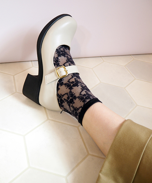 byあしながおじさん（バイアシナガオジサン）の「厚底ストラップシューズ　8980365（パンプス・レディース・ダークブラウン/キャメル/ブラック/マスタード/アイボリー/クリアブラック/マルチ/ライトグレー/ピンク/ワインレッド/オフホワイト/チェック・23.5cm/24.0cm/22.5cm/24.5cm/23.0cm/25.0cm/22.0cm）」の6枚目の写真