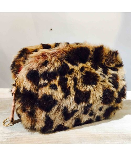 Laugoa(ラウゴア)の「【LAUGOA】ふわふわポーチ Fluffy /0173-11004 (クラッチバッグ・レディース・ベージュ/グレー/グリーン/ワインレッド/レオパード・FREE)」の5枚目の写真