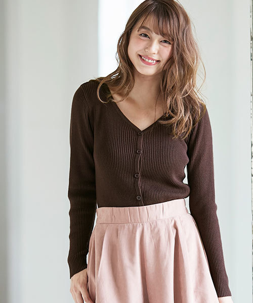KOBE LETTUCE(コウベレタス)の「前後で着られる2way!Vネックリブニットカーディガン(カーディガン/ボレロ・レディース・アイボリー/ブラック/チャコールグレー/ブラウン/グレイッシュベージュ/ネイビー/マスタード/ボルドー/パープル/キャメル/イエロー系その他/グリーン/パープル系その他/ライトベージュ・FREE)」の5枚目の写真