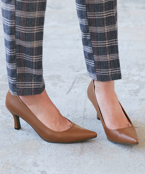 KOBE LETTUCE（コウベレタス）の「ポインテッドトゥ7cmヒールパンプス（パンプス・レディース・ブラック/ブラック系その他/チェック/ベージュ/グレイッシュベージュ/キャメル/シルバー/ワイン/ブラウン/パープル/カーキ・L/LL/M/S）」の9枚目の写真