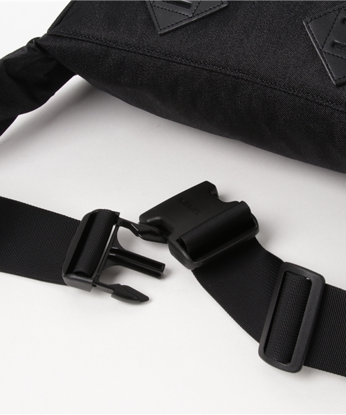KELTY(ケルティ)の「【KELTY/ケルティ】デニムボディバッグ ミニファニー / URBAN DENIM MINI FANNY(ボディバッグ/ウエストポーチ・メンズ・ブラック/ネイビー/ダークネイビー・FREE)」の8枚目の写真