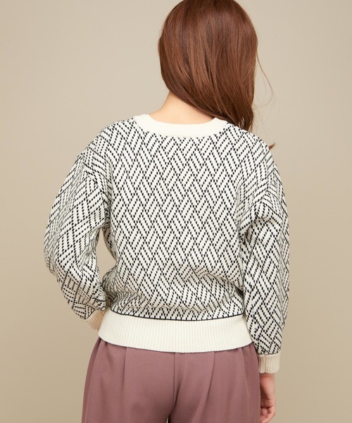 natural couture（ナチュラルクチュール）の「ジオメトリック柄ジャガーニット（ニット/セーター・レディース・オフホワイト/ベージュ/パープル・FREE）」の6枚目の写真