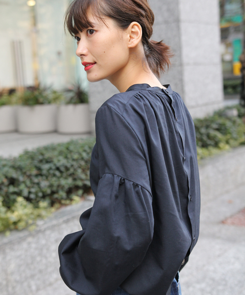 laboratory work（ラボラトリーワーク）の「バックボタンブラウス（シャツ/ブラウス・レディース・ネイビー/オフホワイト/ベージュ・MEDIUM）」の18枚目の写真