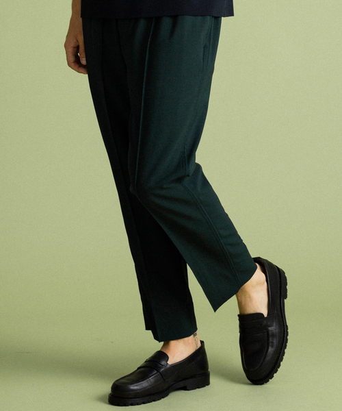 UNITED TOKYO（ユナイテッドトウキョウ）の「アンクルTWストレッチテーパードパンツ（その他パンツ・メンズ・ブラック/グリーン・1/2/3）」の2枚目の写真