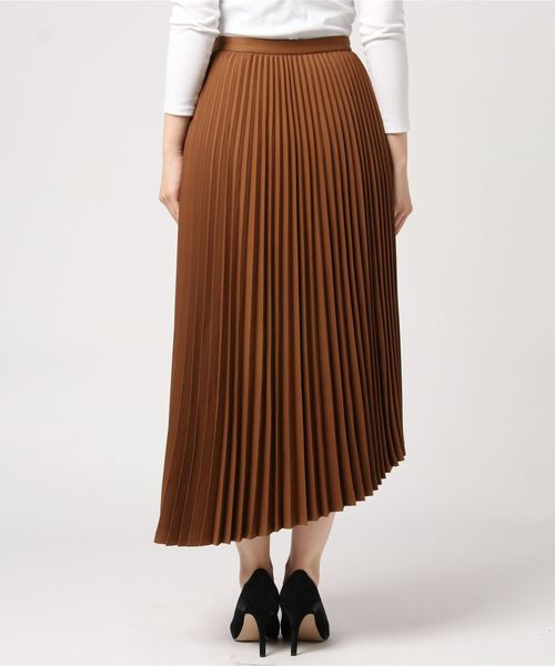 CLANE（クラネ）の「ASSYMETRY LIGHT PLEATS SKIRT（スカート・レディース・ブラック/ベージュ/ネイビー・1/2/0）」の4枚目の写真