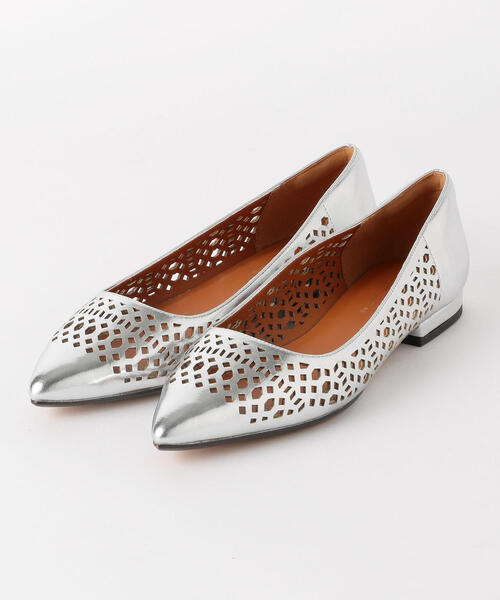 green label relaxing（グリーンレーベルリラクシング）の「◆KFC PTDカットワーク フラットシューズ(1.5cm)（その他シューズ・レディース・ホワイト/ブラック/シルバー/オレンジ・22cm/22.5cm/23cm/23.5cm/24cm/24.5cm/25cm）」の5枚目の写真