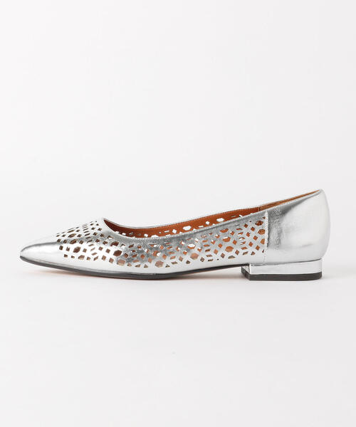 green label relaxing（グリーンレーベルリラクシング）の「◆KFC PTDカットワーク フラットシューズ(1.5cm)（その他シューズ・レディース・ホワイト/ブラック/シルバー/オレンジ・22cm/22.5cm/23cm/23.5cm/24cm/24.5cm/25cm）」の6枚目の写真