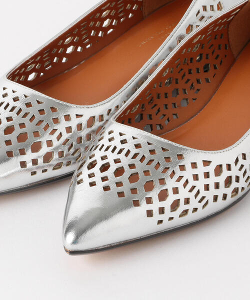 green label relaxing（グリーンレーベルリラクシング）の「◆KFC PTDカットワーク フラットシューズ(1.5cm)（その他シューズ・レディース・ホワイト/ブラック/シルバー/オレンジ・22cm/22.5cm/23cm/23.5cm/24cm/24.5cm/25cm）」の9枚目の写真