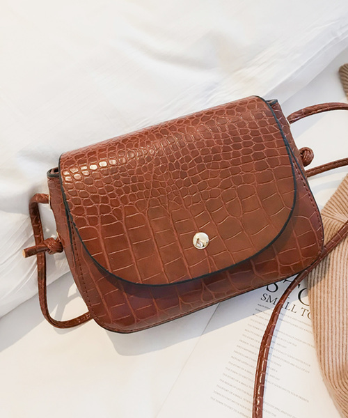 shopnikoniko（ショップニコニコ）の「プチプライス 斜め掛け ミニショルダーバッグ（ショルダーバッグ・レディース・ブラウン/ブラック/ワイン/ベージュ/レッド系その他/ブラック系その他/イエロー系その他/ブラウン系その他/グリーン/イエロー/ホワイト/パープル/グレー・フリー）」の11枚目の写真