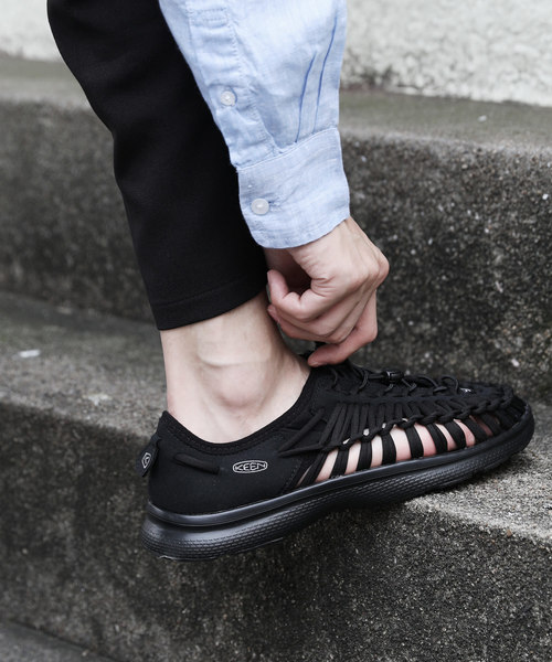 KEEN(キーン)の「【KEEN】UNEEK O2 / ユニーク オーツー スポーツサンダル スニーカーサンダル(スニーカー・メンズ・ブラック×ブラック・8/10/9/8h/9h)」の9枚目の写真