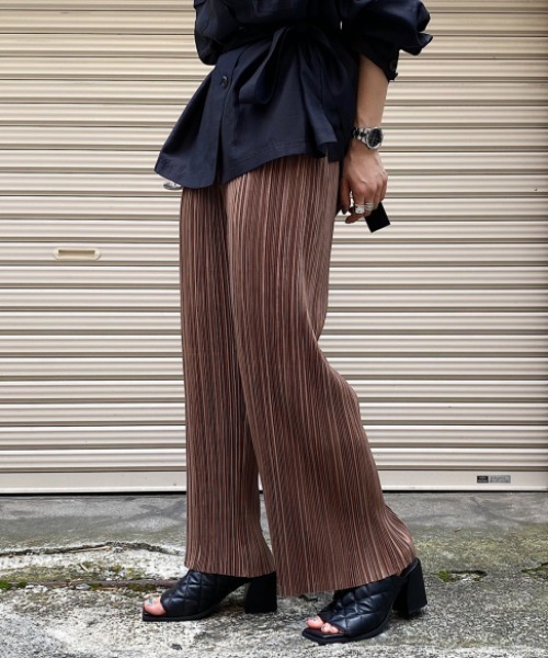 PAGEBOY(ページボーイ)の「マイクロプリーツカットパンツ(その他パンツ・レディース・グレイッシュベージュ/ブラック/カーキ/ブラウン/ライトグレー/ブルー系その他・FREE)」の3枚目の写真