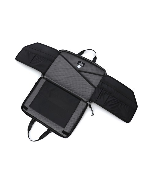 INDISPENSABLE （インディスペンサブル）の「INDISPENSABLE　LAPTOP CASE PORTAFFICE16 ECONYL（クラッチバッグ・メンズ・ブラック・FREE）」の7枚目の写真