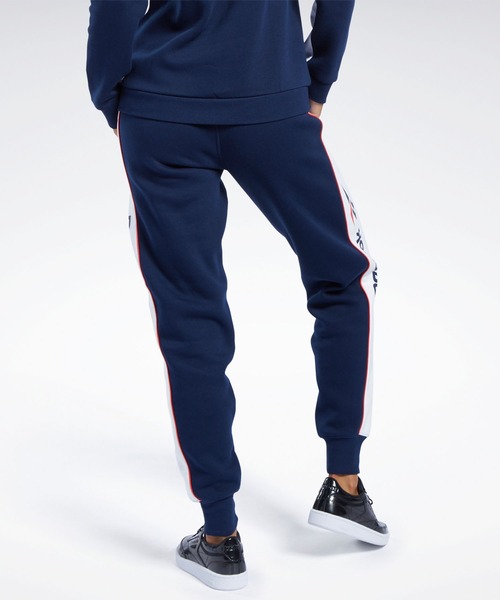 Reebok（リーボック）の「クラシックス リニア フリース パンツ / Classics Linear Fleece Pants（スウェットパンツ・レディース・ネイビー/ライトグレー・X-LARGE/MEDIUM/SMALL/LARGE）」の3枚目の写真