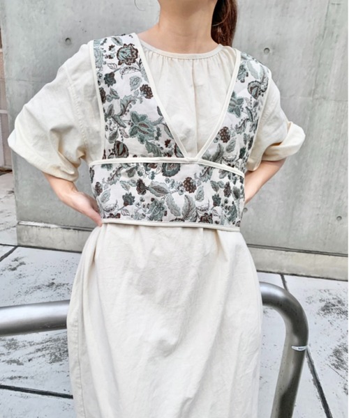 nemne store（ネンネストア）の「紅茶をたしなむジャガードビスチェ（ベスト・レディース・ホワイト/チャコールグレー/ライトグレー/オフホワイト・フリー）」の2枚目の写真