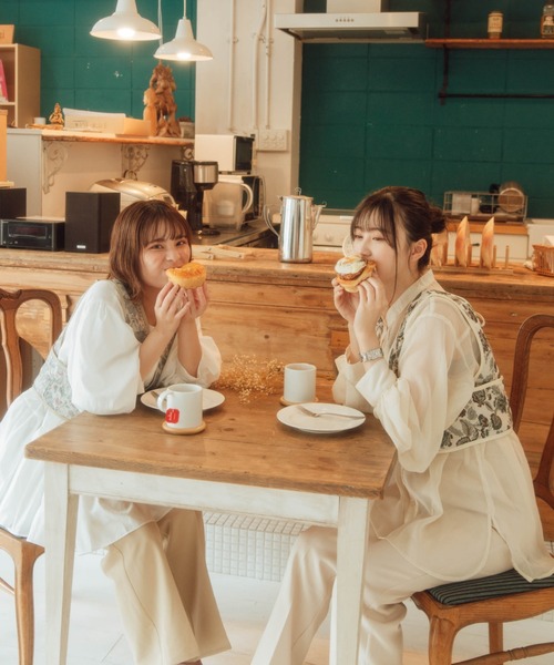 nemne store（ネンネストア）の「紅茶をたしなむジャガードビスチェ（ベスト・レディース・ホワイト/チャコールグレー/ライトグレー/オフホワイト・フリー）」の7枚目の写真