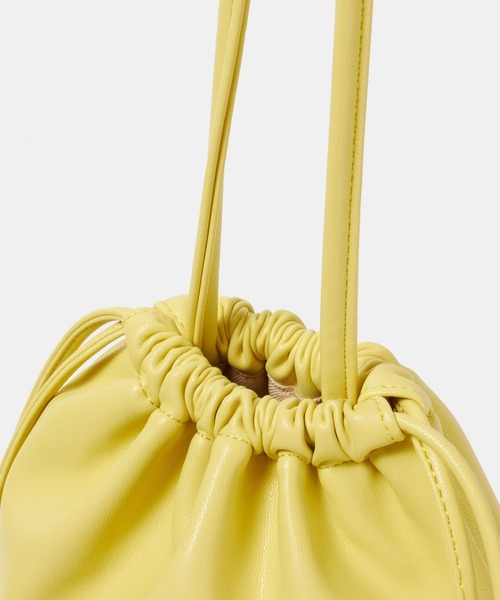 CONVERSE TOKYO（コンバーストウキョウ）の「ヴィーガンレザー巾着ショルダーバッグ（ショルダーバッグ・レディース・ブラック/イエロー/ホワイト・FREE）」の21枚目の写真