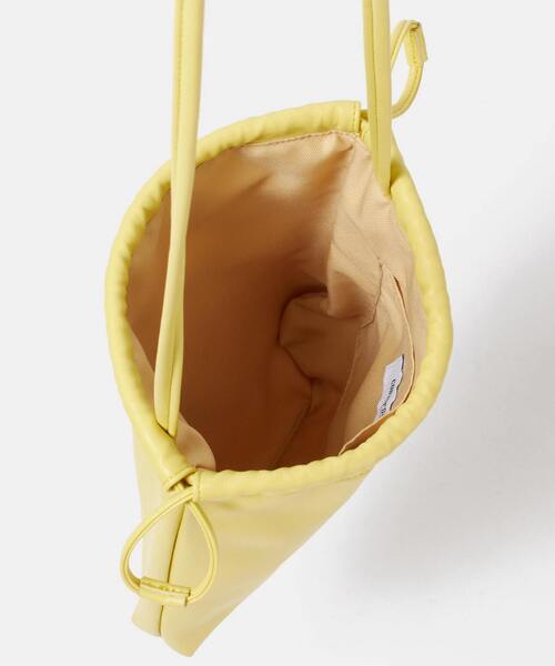 CONVERSE TOKYO（コンバーストウキョウ）の「ヴィーガンレザー巾着ショルダーバッグ（ショルダーバッグ・レディース・ブラック/イエロー/ホワイト・FREE）」の20枚目の写真