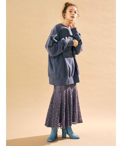 Ungrid(アングリッド)の「ビッグシルエットロゴスウェット ( トレーナー / カレッジロゴ )(スウェット・レディース・ライトグレー/ネイビー/イエロー・FREE)」の5枚目の写真