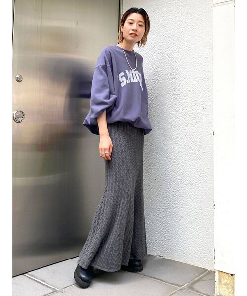 Ungrid(アングリッド)の「ビッグシルエットロゴスウェット ( トレーナー / カレッジロゴ )(スウェット・レディース・ライトグレー/ネイビー/イエロー・FREE)」の21枚目の写真