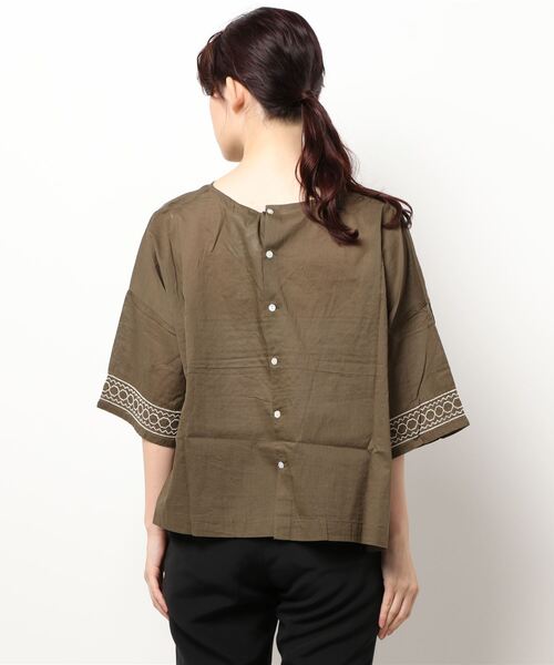 Samansa Mos2(サマンサ モスモス)の「ボイル刺繍ブラウス(シャツ/ブラウス・レディース・ブラック/ベージュ/カーキ・フリ-)」の6枚目の写真