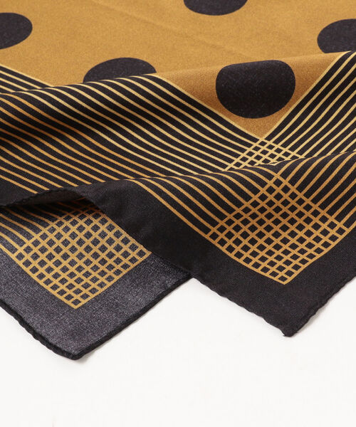 GIERRE(ジエレ)の「GIERRE / ドット プリント ネッカチーフ(マフラー・メンズ・ブラック/ゴールド・ONE SIZE)」の4枚目の写真