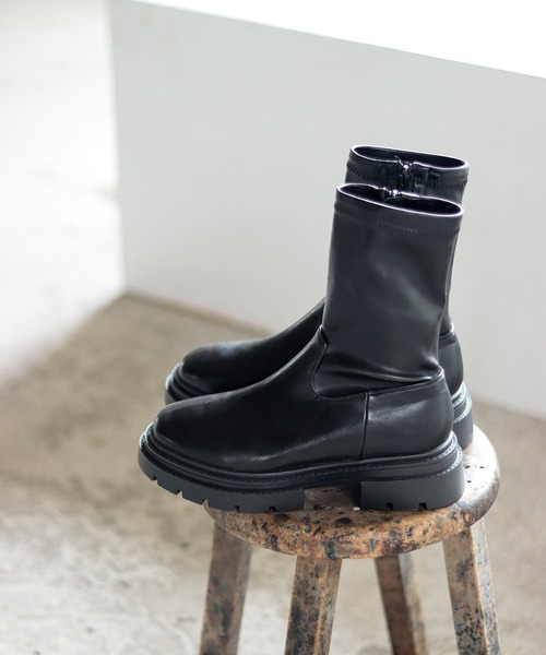 SESTO(セスト)の「ボリュームトラックソール厚底ストレッチショートブーツ(ブーツ・レディース・アイボリー/ブラック・LL/L/3L/M/S)」の14枚目の写真