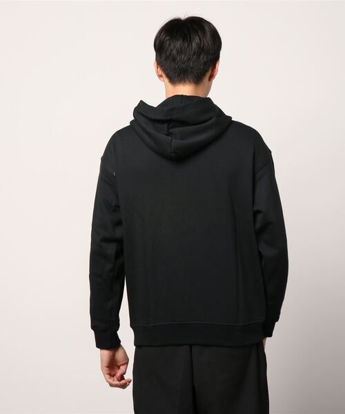 Reebok(リーボック)の「クラシックス キャンピング フーデッド スウェットシャツ / Classics Camping Hooded Sweatshirt(パーカー・メンズ・ブラック×ブラック/ヘザーグレー・SMALL/MEDIUM/LARGE/X-LARGE/XX-LARGE/X-SMALL/XXX-LARGE)」の4枚目の写真