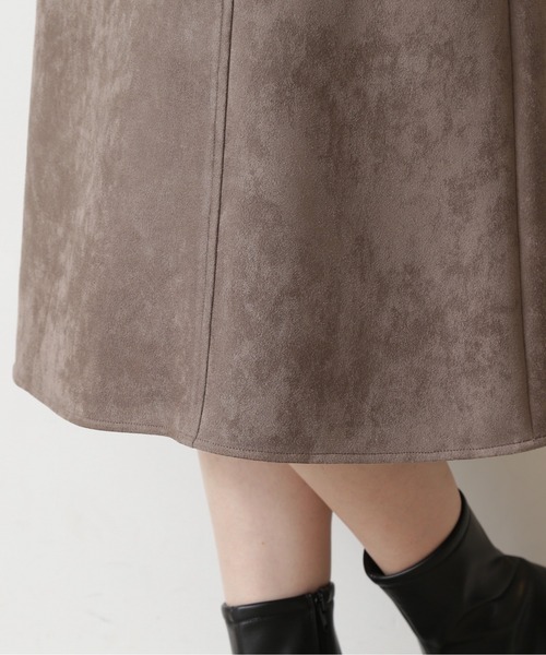 NATURAL BEAUTY BASIC（ナチュラルビューティーベーシック）の「フェイクスエードスカート（スカート・レディース・ピンク/グレイッシュベージュ/ブラウン・X-SMALL/MEDIUM/SMALL）」の21枚目の写真