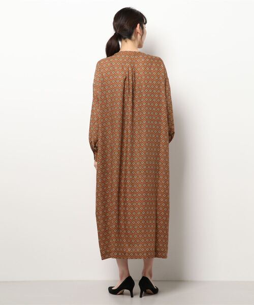 Lugnoncure（ルノンキュール）の「柄アソートプリントワンピース（ワンピース・レディース・オレンジ/ネイビー/ベージュ・ﾌﾘ-）」の4枚目の写真