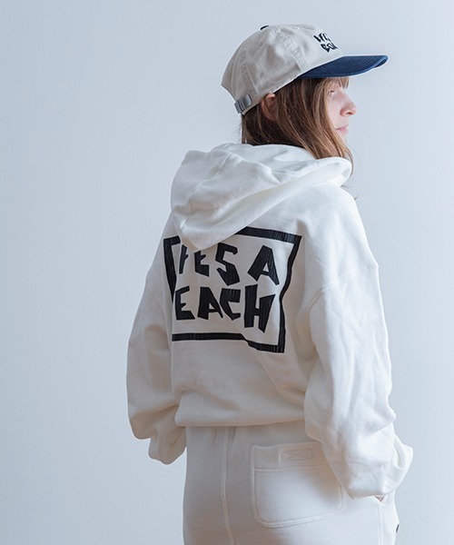 LIFE'S A BEACH(ライフズアビーチ)の「Universal Style Wear × Life's a Beach / ライフズアビーチ コラボ パーカー(パーカー・メンズ・ブラック/ブラウン/オフホワイト/グレー・MEDIUM/LARGE/X-LARGE)」の2枚目の写真