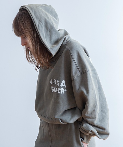 LIFE'S A BEACH(ライフズアビーチ)の「Universal Style Wear × Life's a Beach / ライフズアビーチ コラボ パーカー(パーカー・メンズ・ブラック/ブラウン/オフホワイト/グレー・MEDIUM/LARGE/X-LARGE)」の8枚目の写真