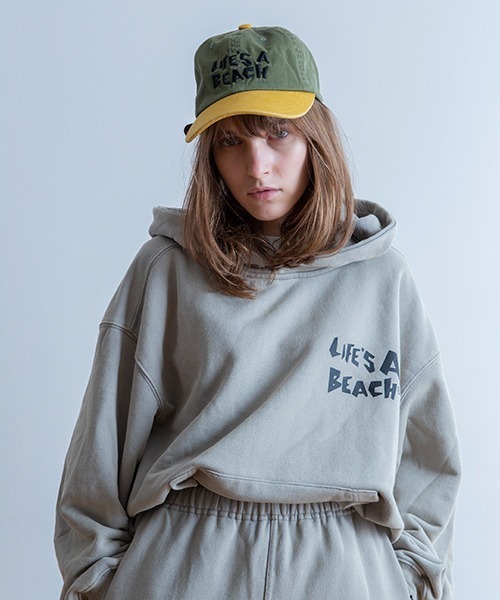LIFE'S A BEACH(ライフズアビーチ)の「Universal Style Wear × Life's a Beach / ライフズアビーチ コラボ パーカー(パーカー・メンズ・ブラック/ブラウン/オフホワイト/グレー・MEDIUM/LARGE/X-LARGE)」の9枚目の写真
