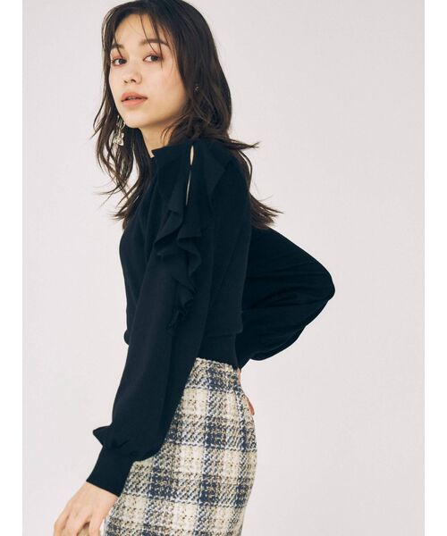 MERCURYDUO(マーキュリーデュオ)の「2WAYオープンショルダーラッフルニット(ニット/セーター・レディース・ブラック/パープル/レッド/オフホワイト・FREE)」の13枚目の写真