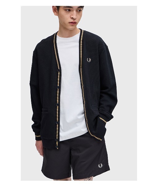 FRED PERRY（フレッドペリー）の「Tipped Pique Texture Cardigan／ピケテクスチャーカーディガン（カーディガン/ボレロ・レディース・ブラック/ネイビー/グレー/ブラック系その他/ネイビー系1/モスグリーン/ブラック系その他2/ブラウン/ブラック系その他3・M/S/L）」の3枚目の写真